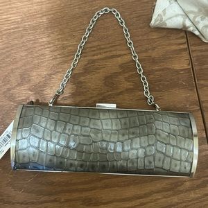 Silver unlisted clutch